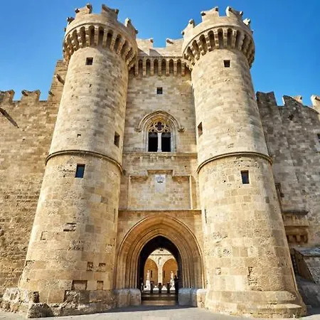 Emerald Dream House#poiessa, Medieval Town Apartment